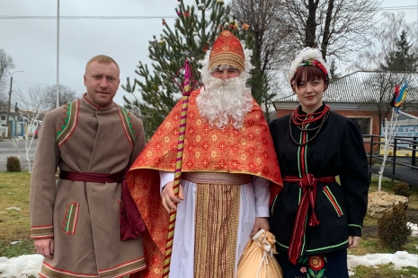 Громадою Миколай мандрував радість дітворі дарував!