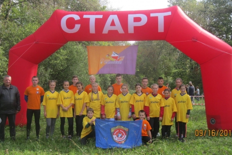  Команда підліткового клубу 