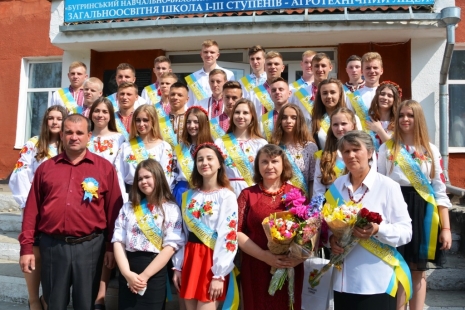 Свято останнього дзвоника у Бугринському НВК 