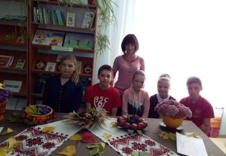 16 вересня відбулася виставка «Осінній віночок» організована працівниками ЦНТДР с.Вільгір