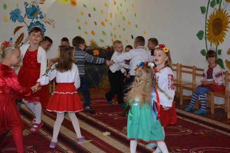 Чарівниця осінь в гості завітала