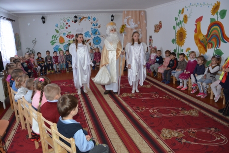 Миколай у дитячому садочку