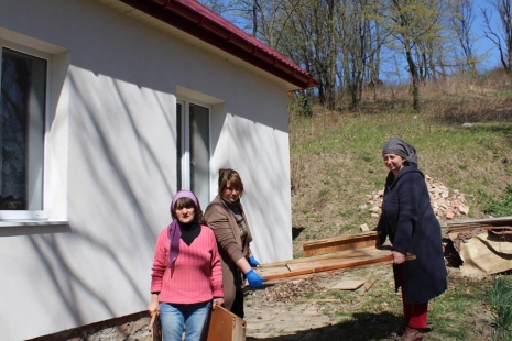 Працівники М'ятинської філії КЗ «Посягвівська ЗОШ І-ІІІст.» прийняли участь у весняному мiсячнику з благоустрою