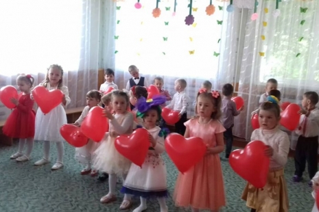 СВЯТО ДО ДНЯ МАТЕРІ У САДОЧКУ ЯБЛУЧКО