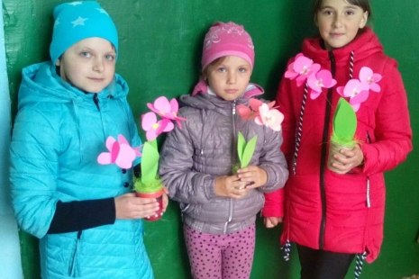 Нехай  же дитячий дарунок зігріє душу кожної мами