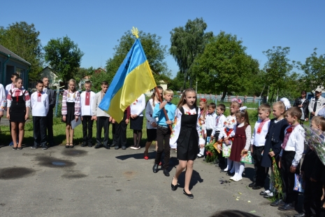 Фотозвіт з нагоди відзначення останнього шкільного дзвінка у Бугринській ОТГ